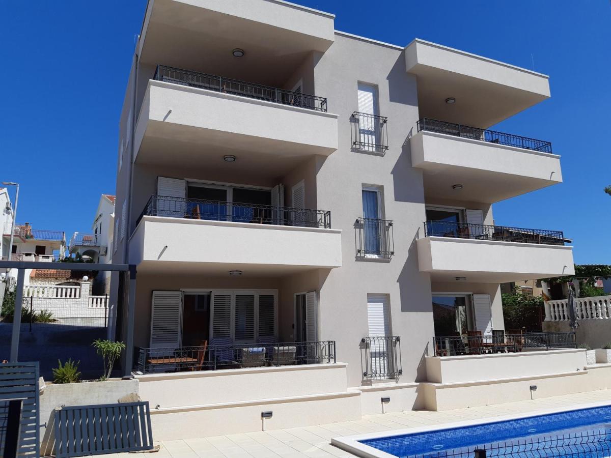 Apartment Lizzi. Трогир Экстерьер фото
